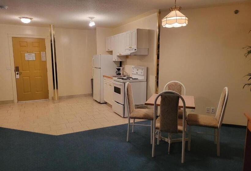 Deluxe Suite King Bed, Western Budget Motel #3 Whitecourt