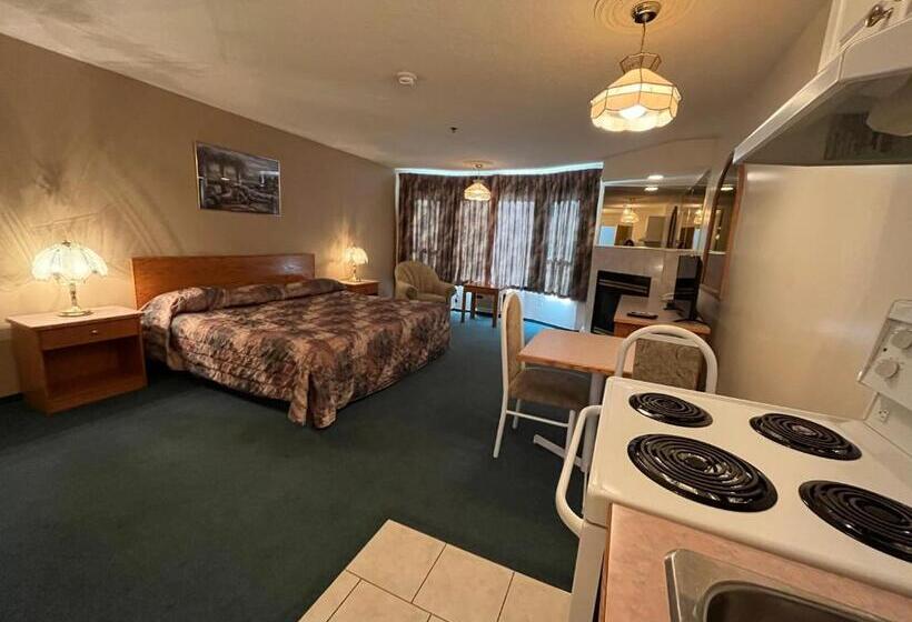Deluxe Suite King Bed, Western Budget Motel #3 Whitecourt