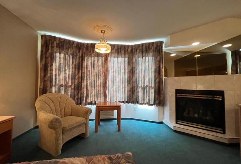 Deluxe Suite King Bed, Western Budget Motel #3 Whitecourt