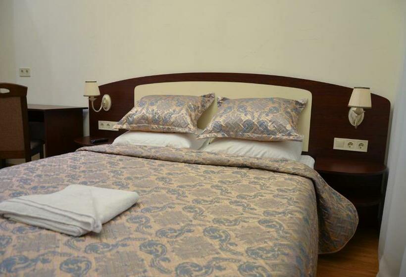 اتاق لوکس, Apartment Nr. 8