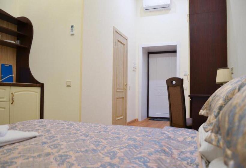 اتاق لوکس, Apartment Nr. 8