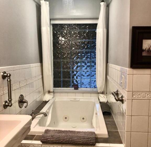 اتاق لوکس, Winnie's Bed & Breakfast