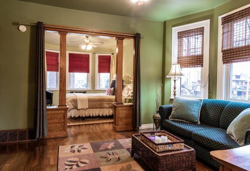 استودیوی لوکس, A Hidden Gem Bed And Breakfast