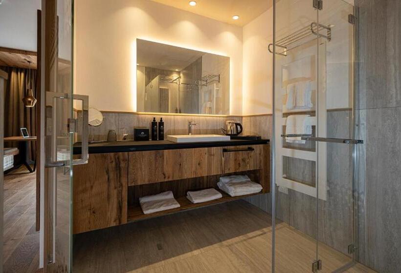 اتاق لوکس با تخت بزرگ, Ciampedie Luxury Alpine Spa