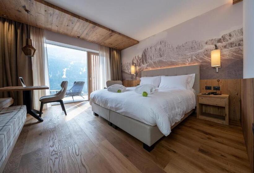 سوئیت جونیور با چشم‌انداز کوهستان, Ciampedie Luxury Alpine Spa