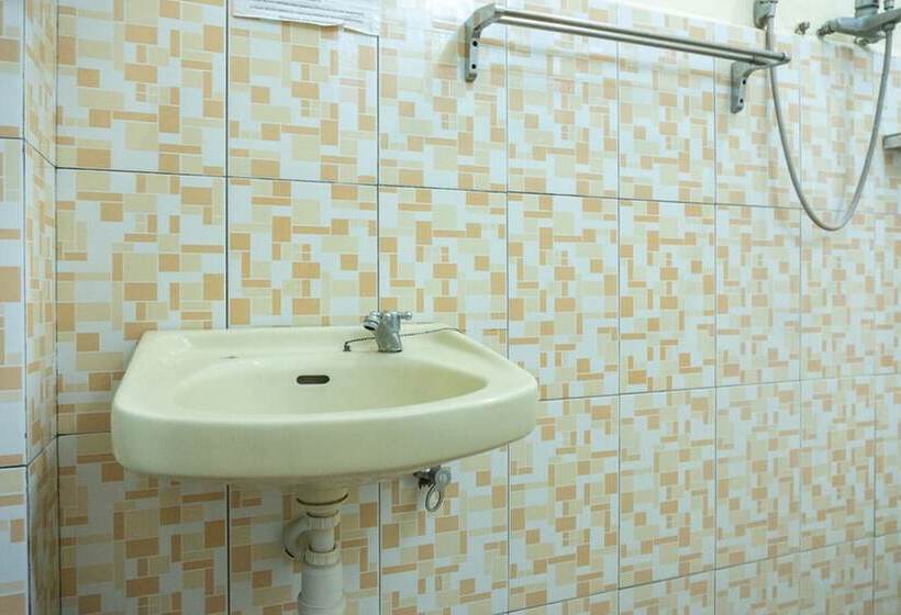 اتاق استاندارد, Reddoorz Near H. Hasan Aroeboesman Airport