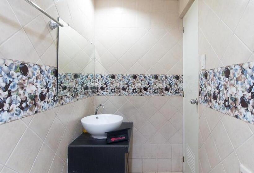 اتاق لوکس, Reddoorz At Teofila Lodge
