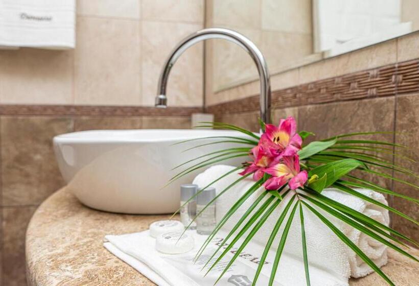 اتاق لوکس با بالکن, Sunny Paradise Ll   Daniela Wellness And Spa