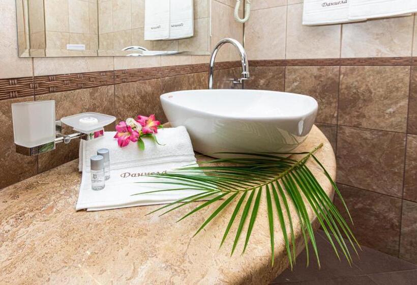 اتاق لوکس چهار تخته, Sunny Paradise Ll   Daniela Wellness And Spa
