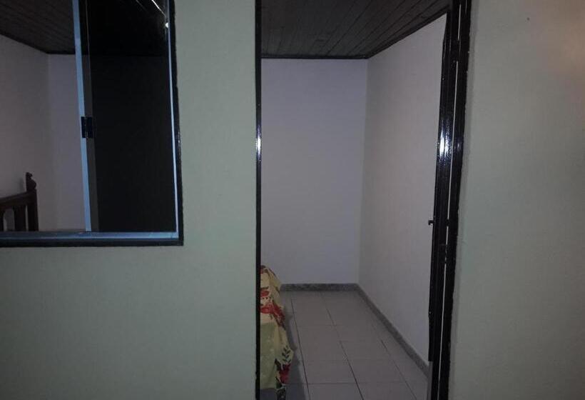 اتاق استاندارد, Man Cave Hostel