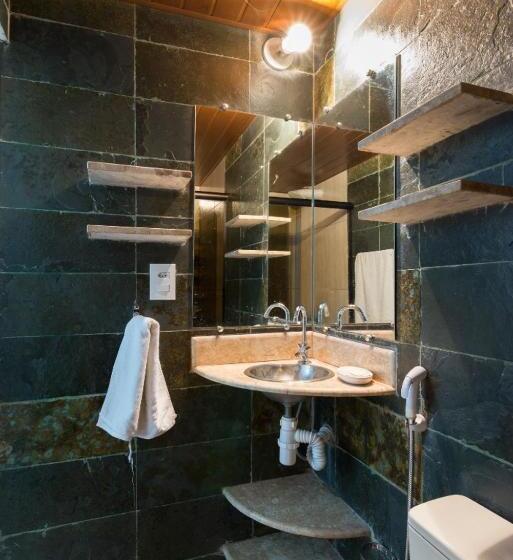 استودیوی سوپریور, Man Cave Hostel