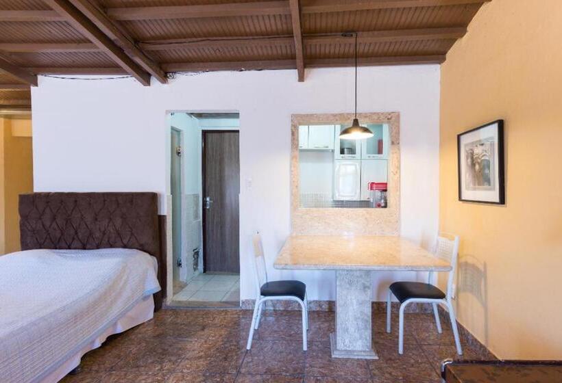 استودیوی سوپریور, Man Cave Hostel