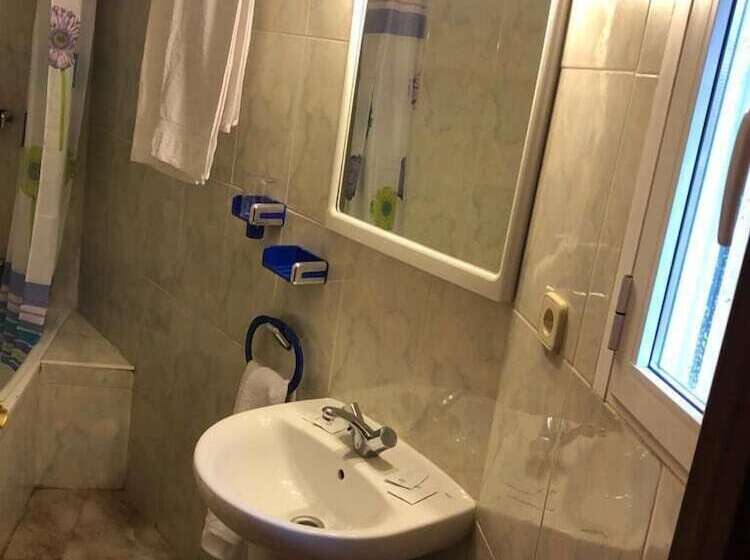 اتاق استاندارد, Hostal Hermanos Sánchez