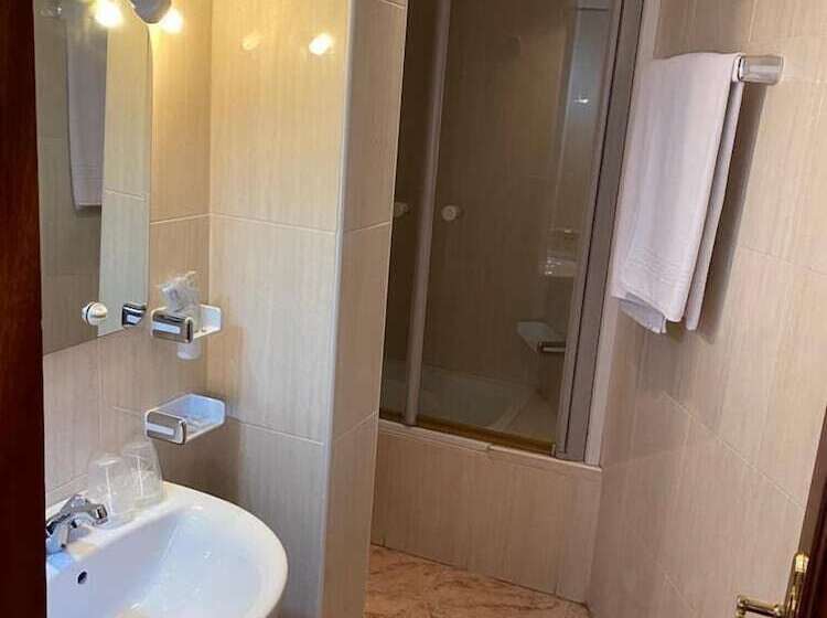 اتاق استاندارد یک نفره, Hostal Hermanos Sánchez