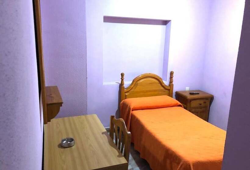 اتاق استاندارد یک نفره, Hostal Hermanos Sánchez
