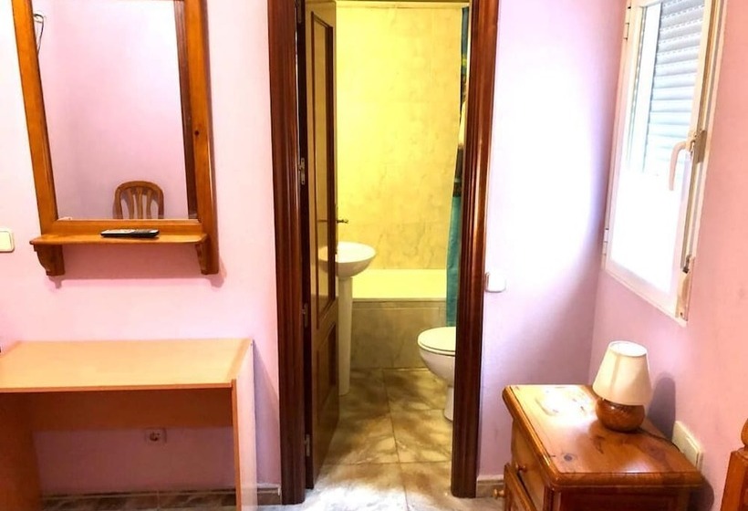 اتاق استاندارد با بالکن, Hostal Hermanos Sánchez