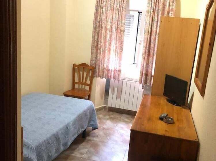 اتاق استاندارد یک نفره, Hostal Hermanos Sánchez