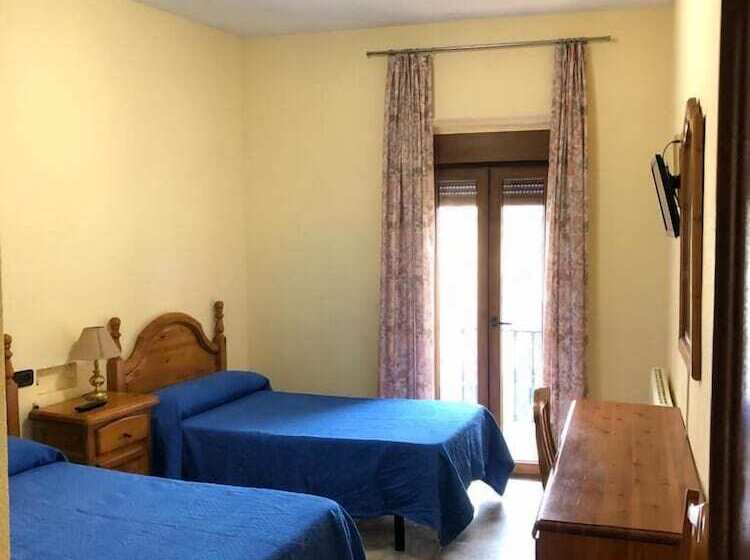 اتاق استاندارد با بالکن, Hostal Hermanos Sánchez