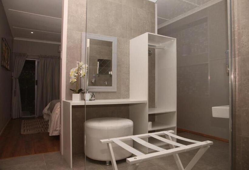 اتاق استاندارد با چشم‌انداز استخر, The Retreat Guesthouse