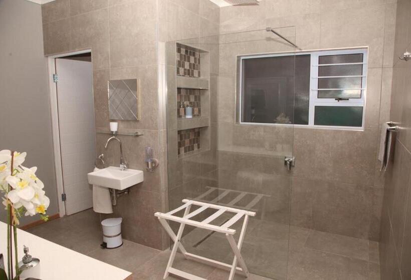 اتاق استاندارد با چشم‌انداز استخر, The Retreat Guesthouse
