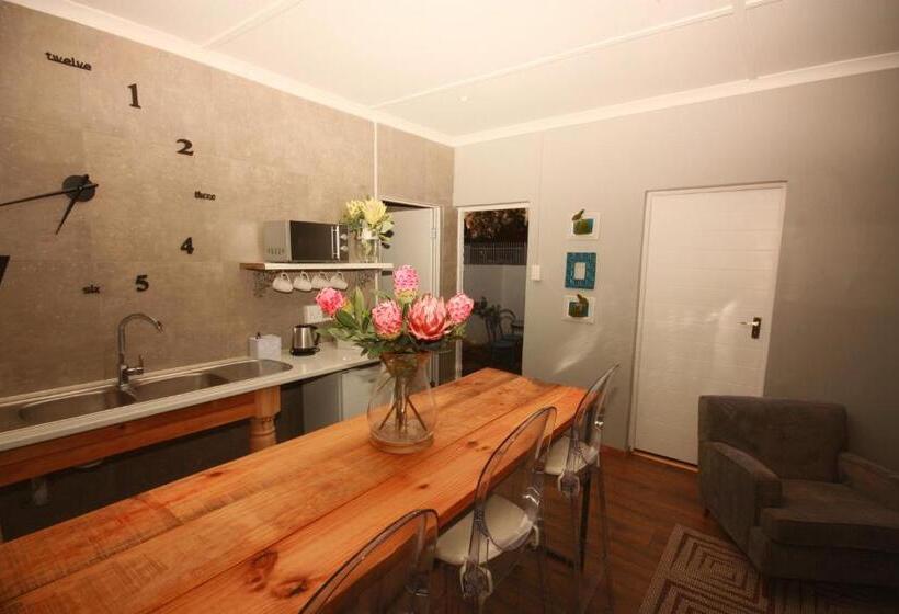 اتاق خانوادگی با سرویس بهداشتی مشترک, The Retreat Guesthouse