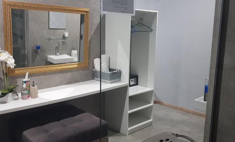 اتاق لوکس, The Retreat Guesthouse