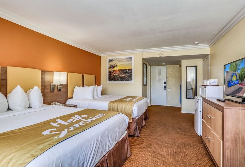 Standaardkamer met 2 Tweepersoonsbedden, Days Inn By Wyndham Palm Springs