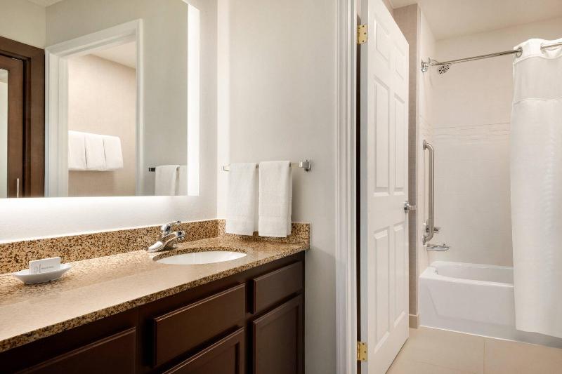 اتاق استاندارد با تخت بزرگ, Doubletree By Hilton Hotel Vancouver