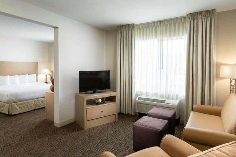 Standard Room, Doubletree By Hilton Vancouver