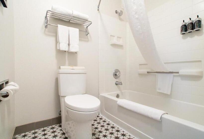 سوییت, Oxford Suites Chico