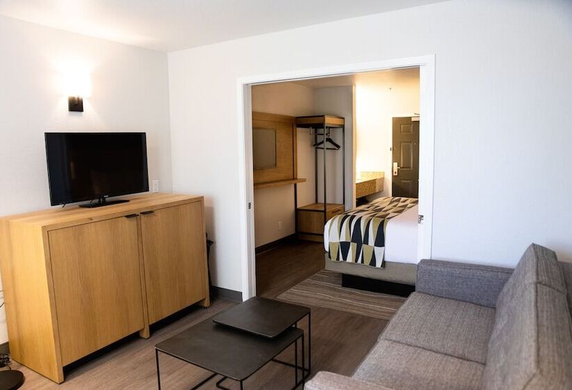 Executive Suite, Oxford Suites Redding