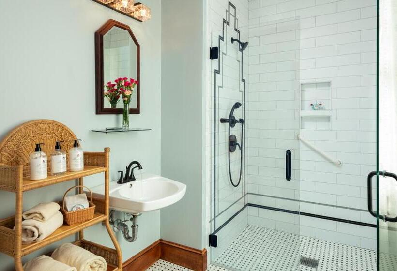 اتاق استاندارد با تخت بزرگ برای معلولان, Palmer House Inn