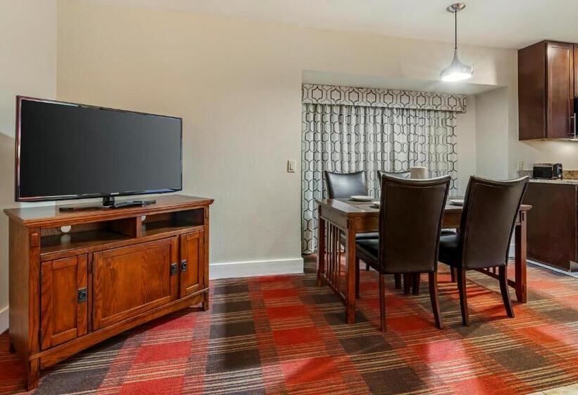 带大床的复式套间, Polynesian Hotel & Suites Wisconsin Dells/lake Delton
