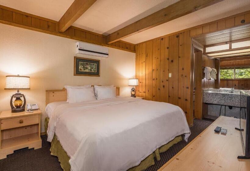 Chambre Standard Lit King Size, The Pines Resort & Conference Center