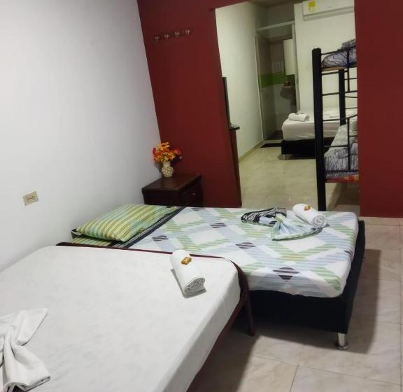 تختخواب در اتاق مشترک, Hostal Sarita