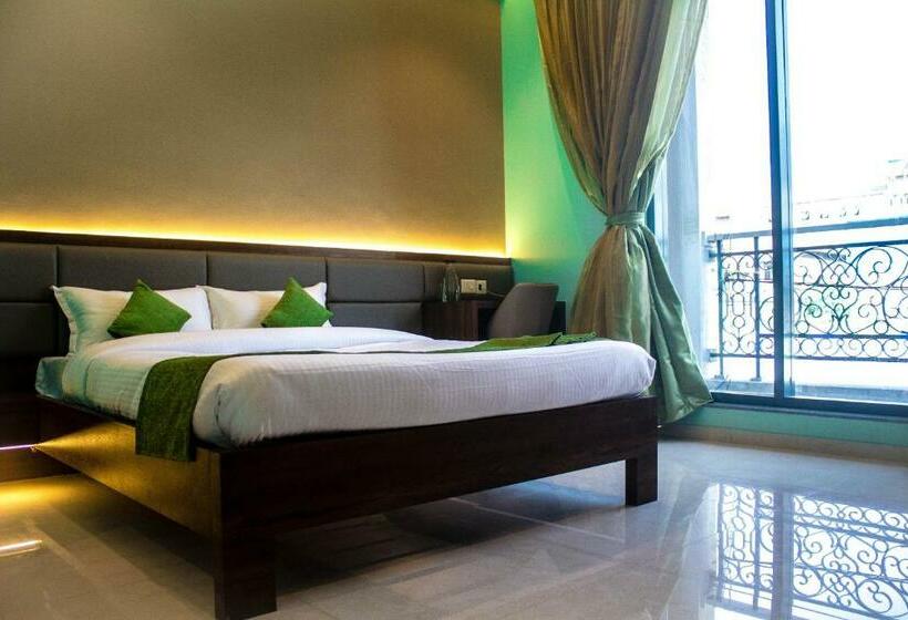 اتاق لوکس, Seven Oaks