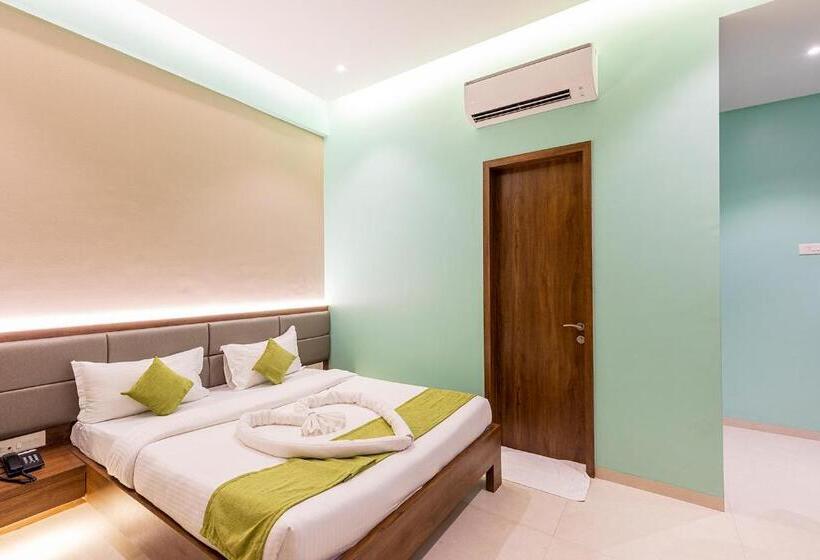 اتاق لوکس, Seven Oaks
