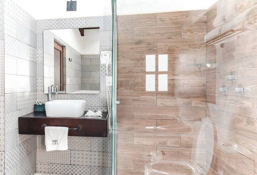 سوییت جونیور, Yox Hotel Boutique