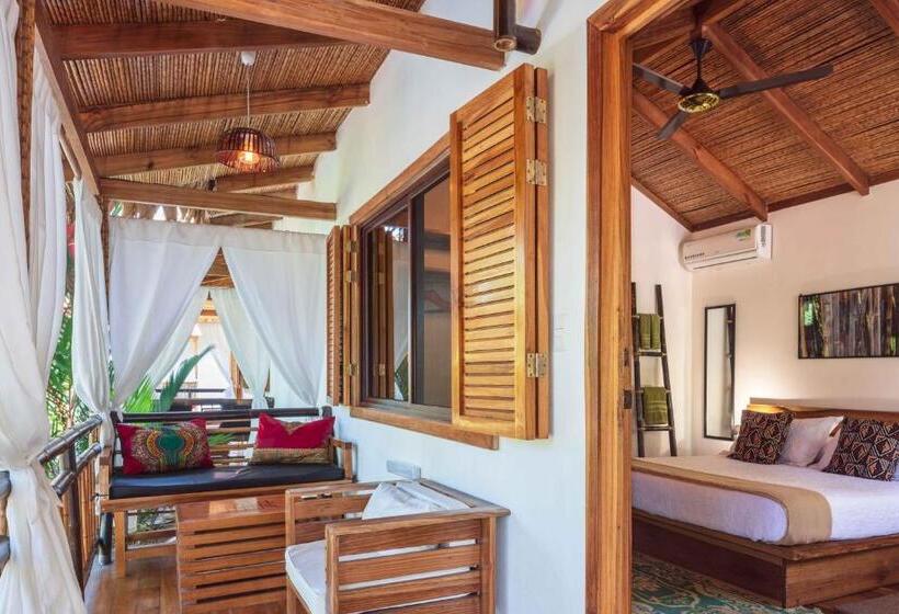اتاق استاندارد با چشم‌انداز استخر, Black Bamboo B&b