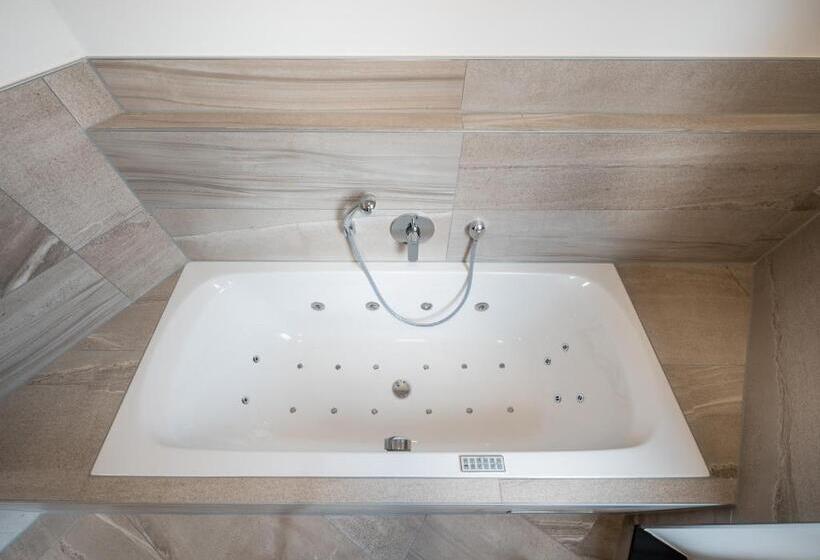 اتاق استاندارد با وان آب گرم, Rs Hotel   Smart & Modern Hotel Apartments