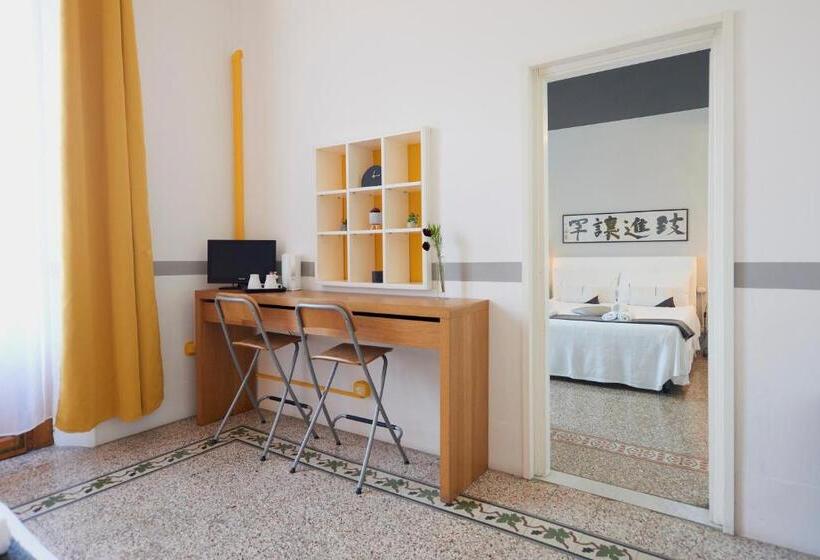 اتاق لوکس چهار تخته, B&b In Centro
