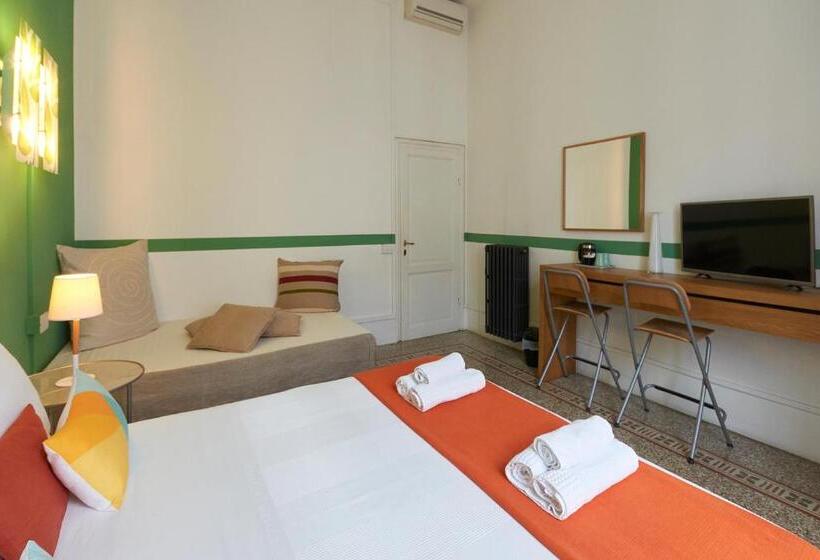 اتاق سه‌نفرۀ استاندارد با سرویس بهداشتی بیرون از اتاق, B&b In Centro