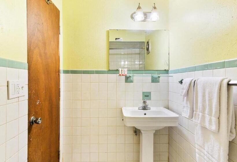 اتاق استاندارد با تخت بزرگ, Peoria Il I74