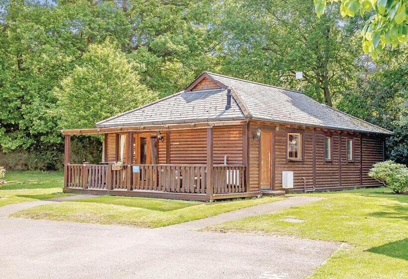 اتاق استاندارد, Tilford Woods Lodge Retreat