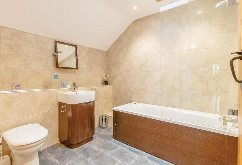 اتاق پرمیوم, Tilford Woods Lodge Retreat
