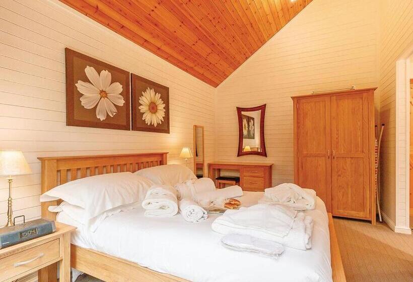 اتاق پرمیوم, Tilford Woods Lodge Retreat