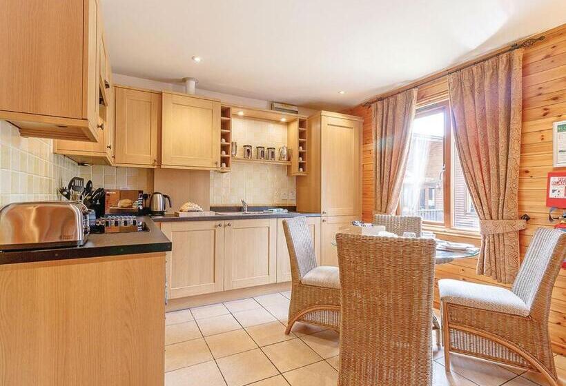 اتاق استاندارد, Tilford Woods Lodge Retreat