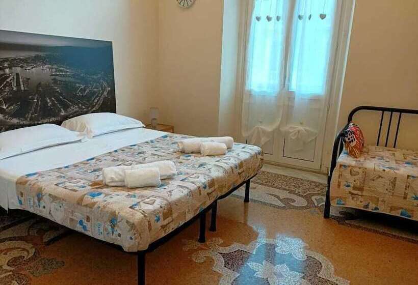 اتاق استاندارد چهارنفره با سرویس بهداشتی مشترک, Affittacamere Monumentale