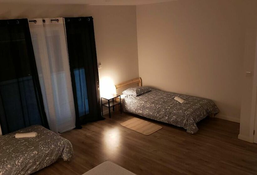 اتاق خانوادگی, Bossa Nova Guesthouse