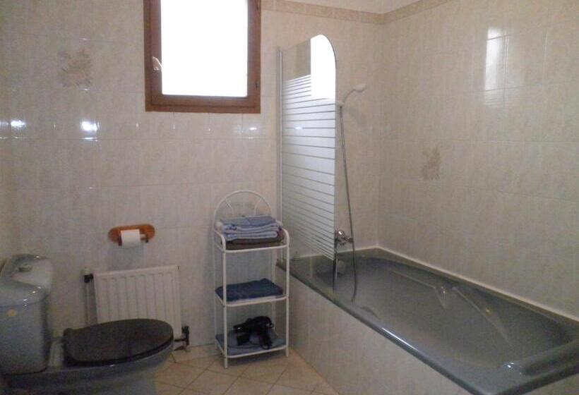 سوییت خانوادگی, Chambres D'hôtes Les Nefliers